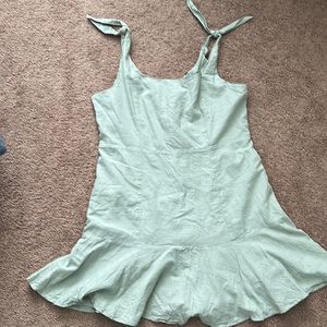 Light sage green dress with tie straps 👗